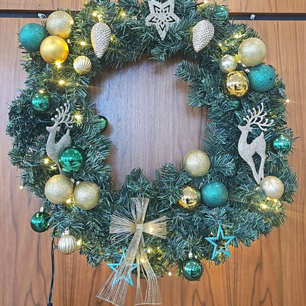 Garlands & Wreaths